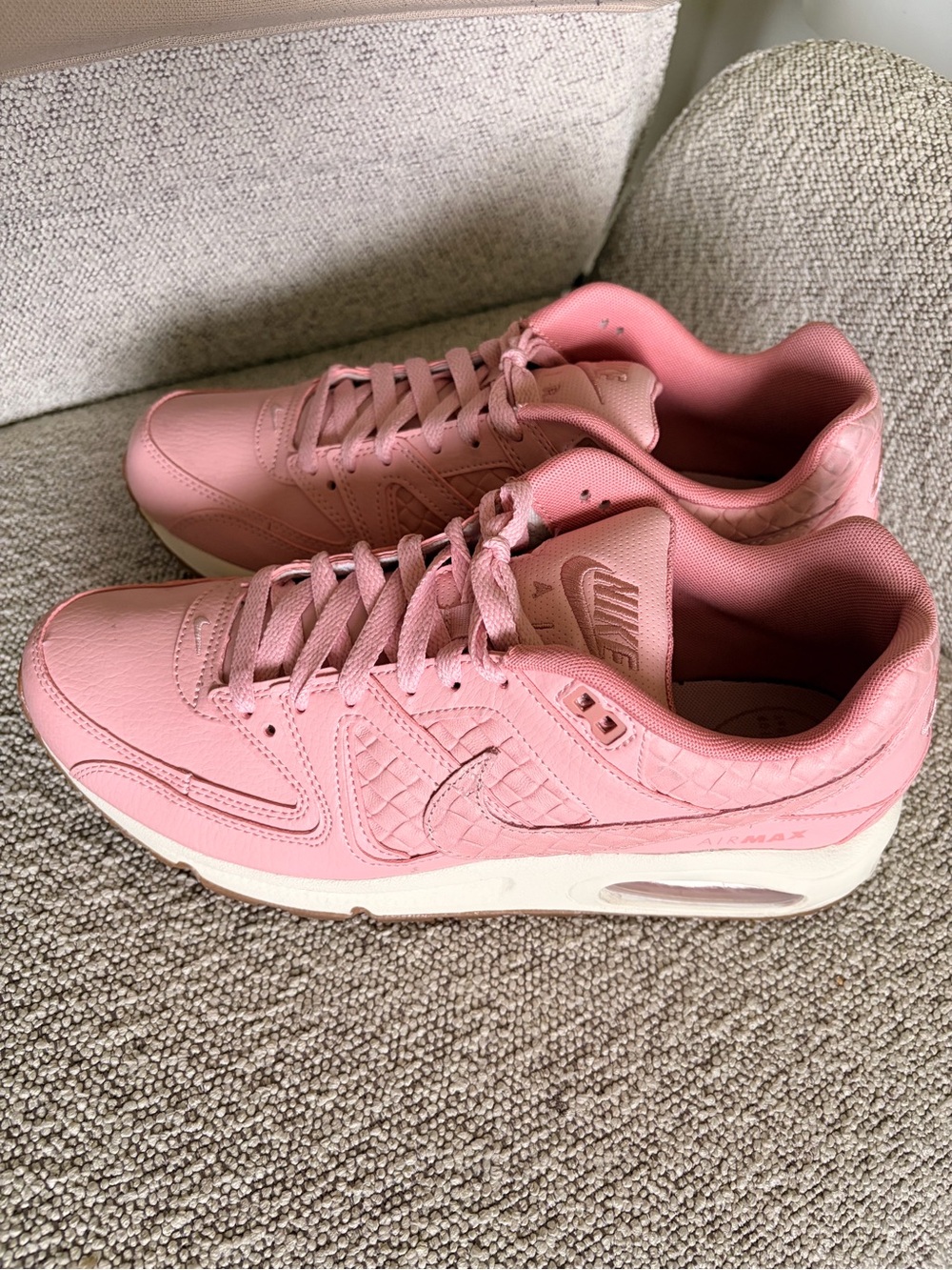 Nike Women’s Pink Leather Low-Top Sneakers. Size 11